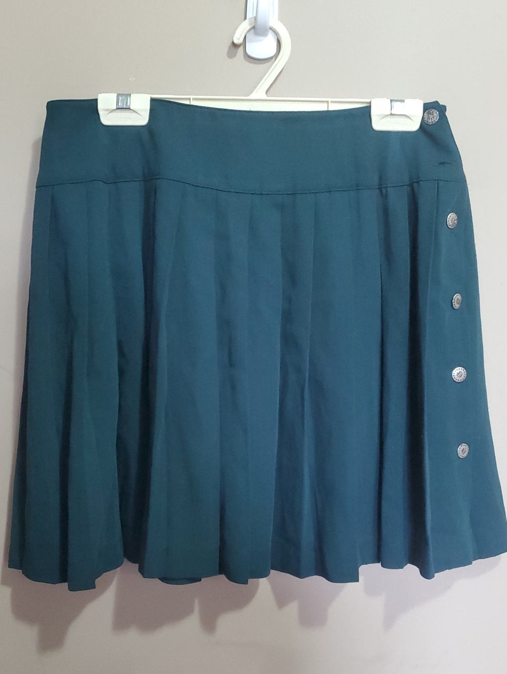 Beechers Brook Pleated Button-Accent Women's Skirt in Forest Green  Size 12